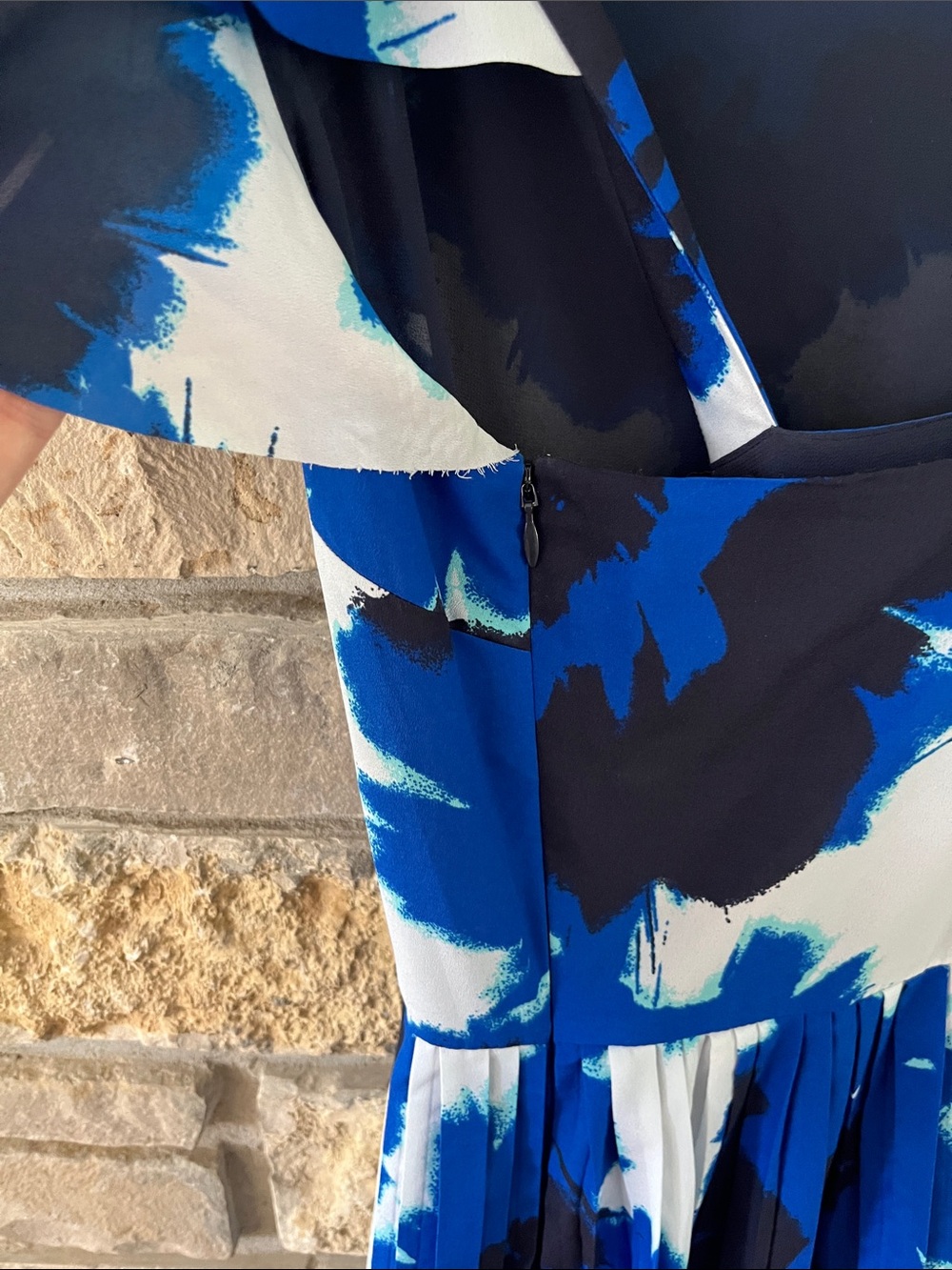 Banana Republic Blue, Black, and White Floral Print Pleated Dress Size 14 - Picture 13 of 15